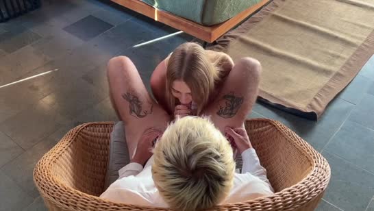 Любовница оголилась перед парнем и после минета дала в попку