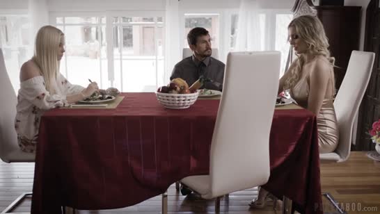 Блондинки хотят испытать большой член соседа