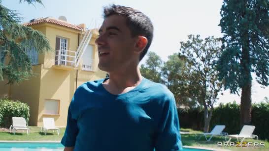 Jennifer Mendez позагорала и захотела мужских пенисов