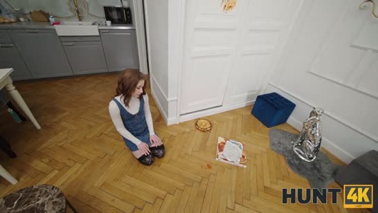 Бедная девушка отрабатывает натурой провинности парня