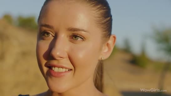 Тренер слишком откровенно лапал Sybil A во время тенниса