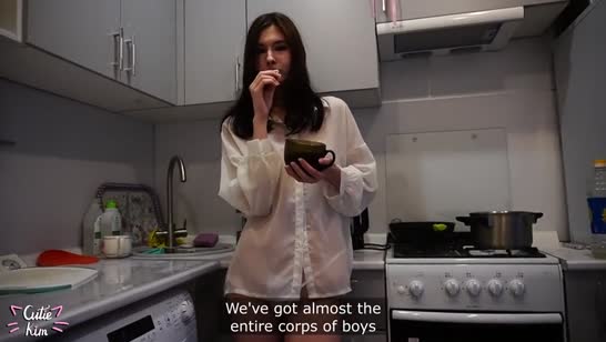 Соседке совсем не спалось, ее киска очень хотела большого пениса